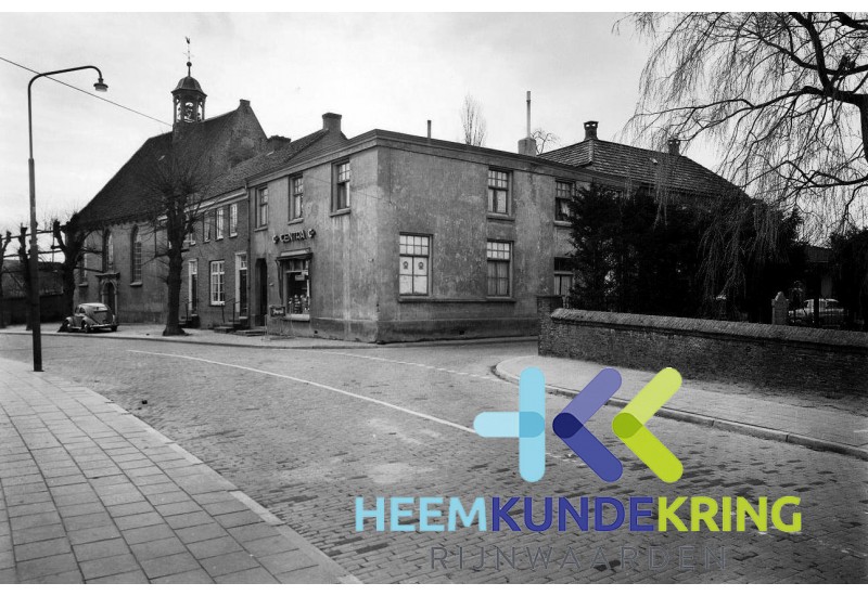 Tuinstraat met NH Kerk en Centra winkel Peter Roos Lobith